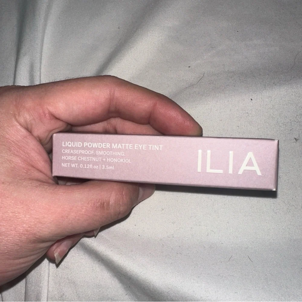 ILIA Liquid Powder Matte Eye Tint